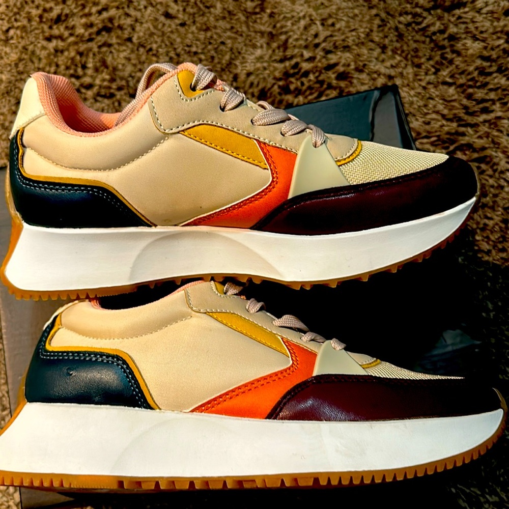 Super cute and comfortable Nicole Miller New York runners. Size 6.5